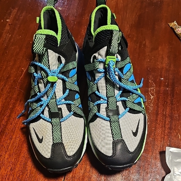 270 Bownin NikeBlack Green and Blue Sneakers